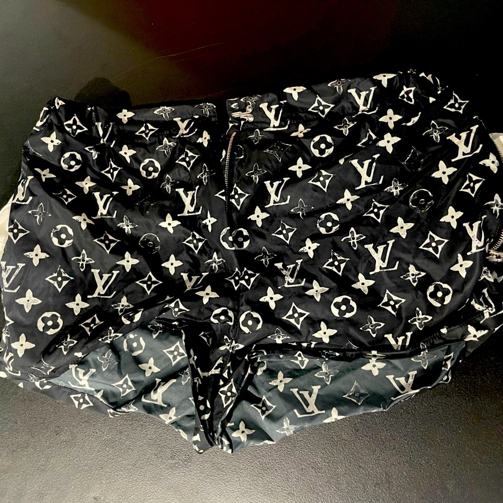 Louis Vuitton Summer '24 shorts 100% authentic (Worn Once)